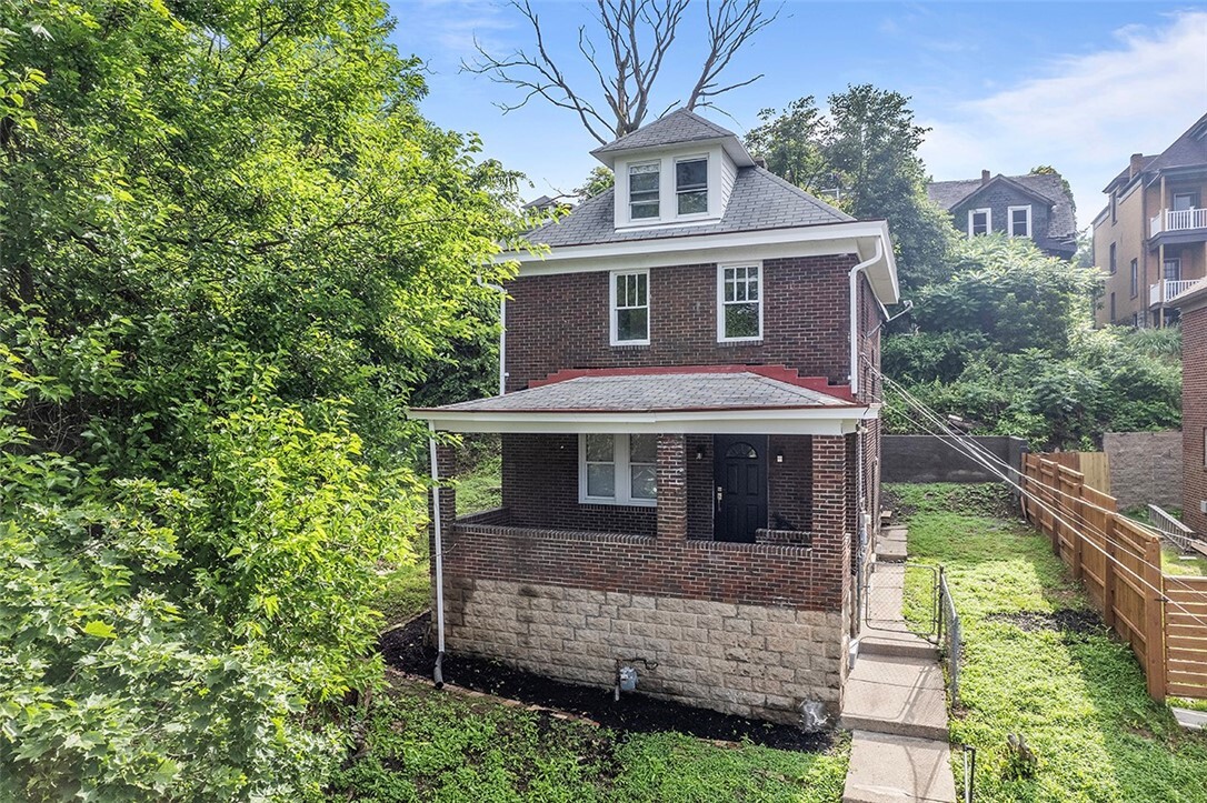 Property Photo:  1462 Elm St  PA 15221 