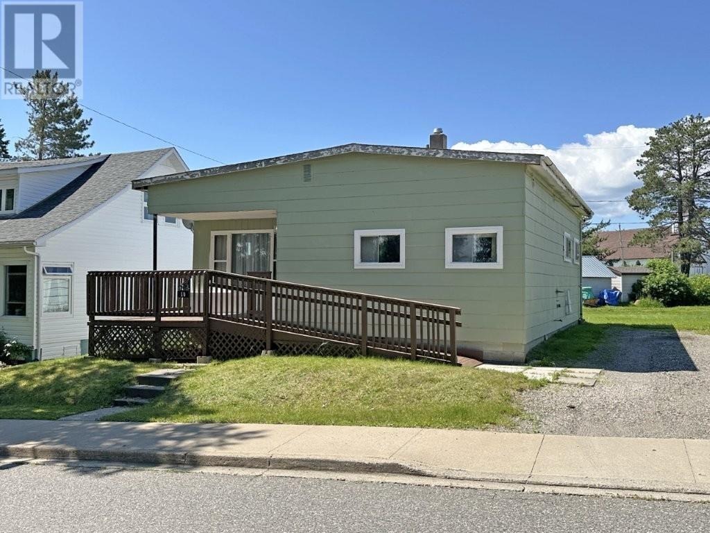 Property Photo: 10 Riverview Street ON P0T 2J0