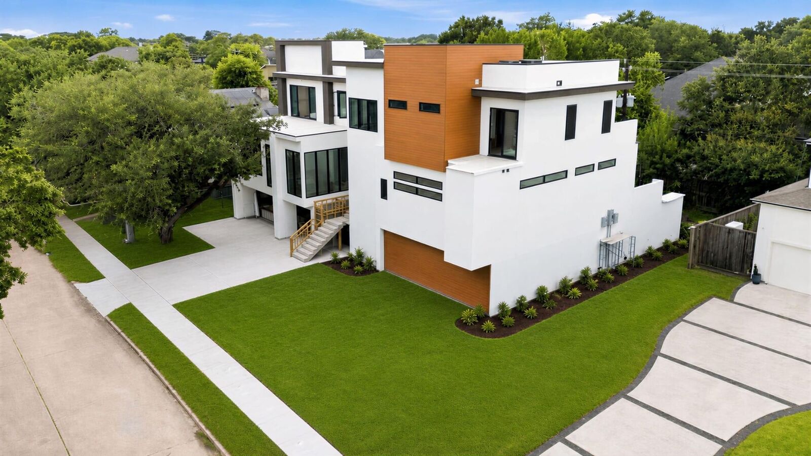 Property Photo:  5006 Heatherglen Drive  TX 77096 