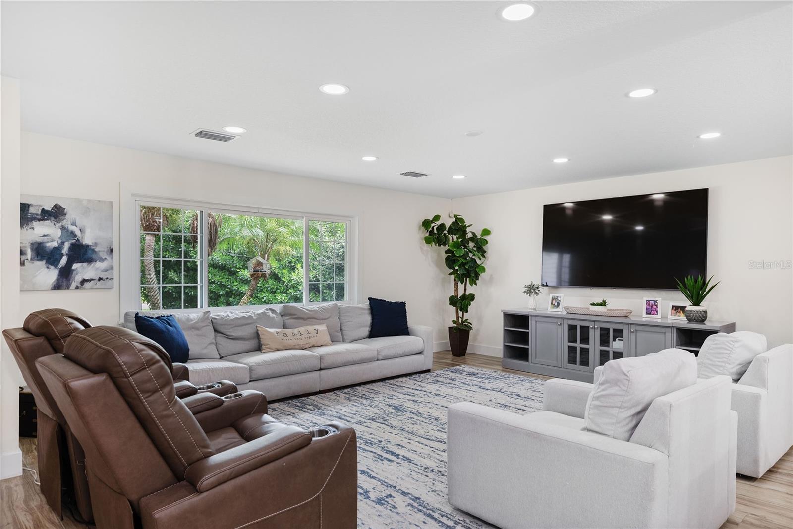 Property Photo: 4008 Lake Sarah Drive FL 32804