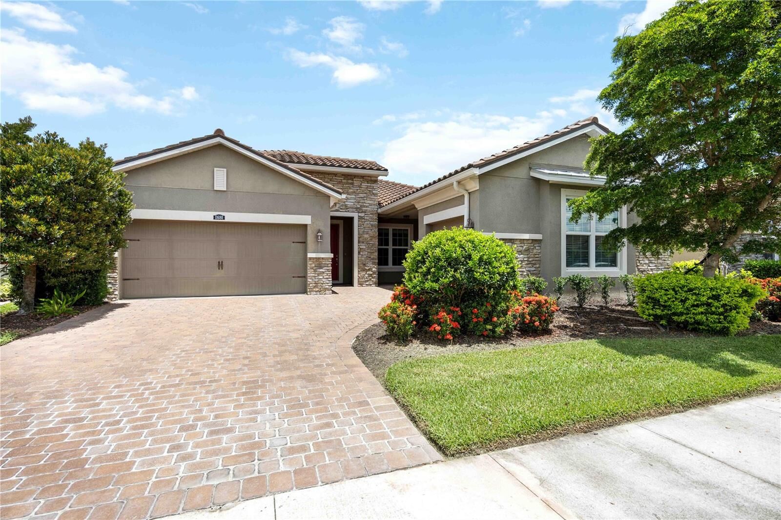 Property Photo: 11680 Tapestry Lane FL 34292