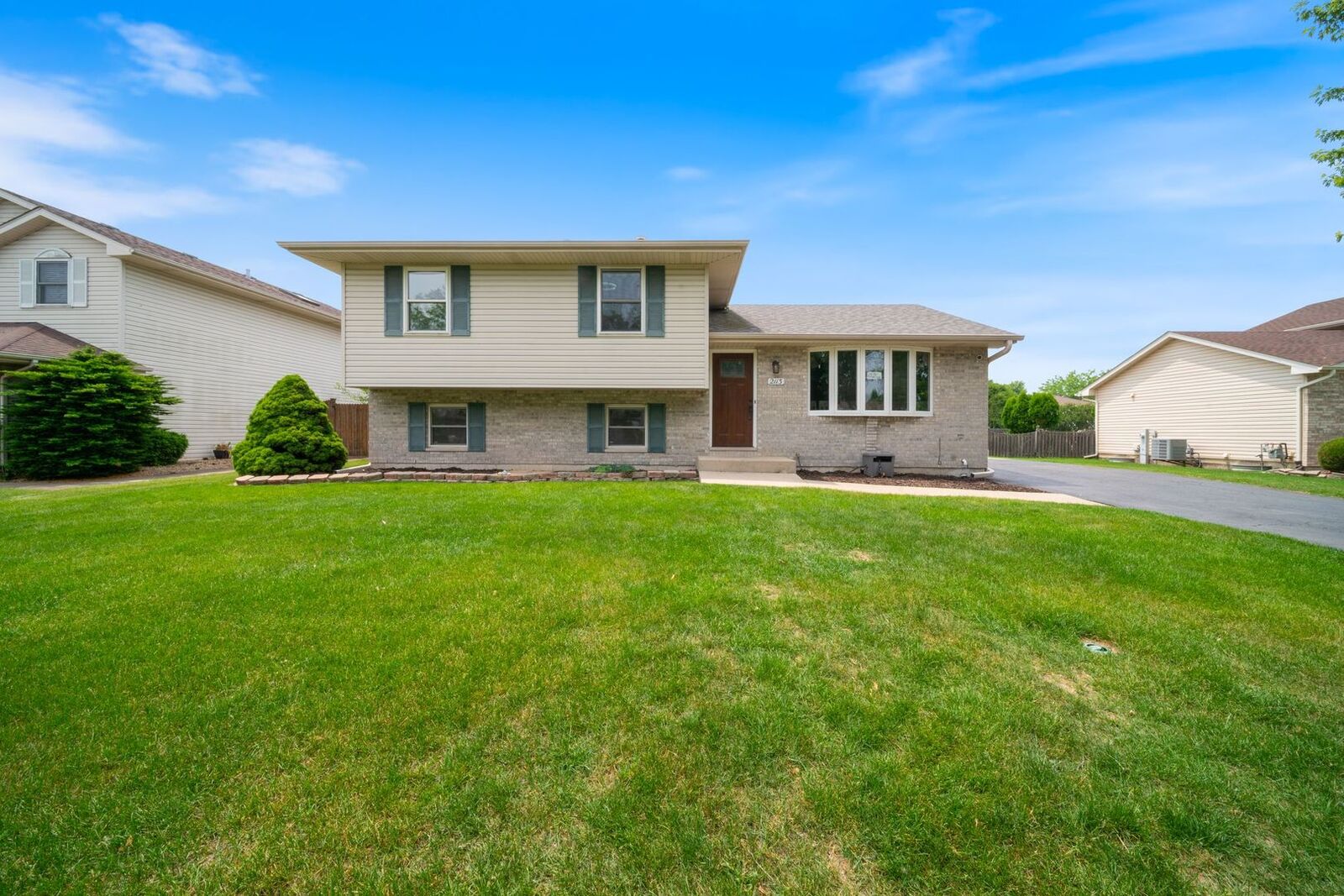Property Photo:  2113 Lolo Pass Drive  IL 60586 