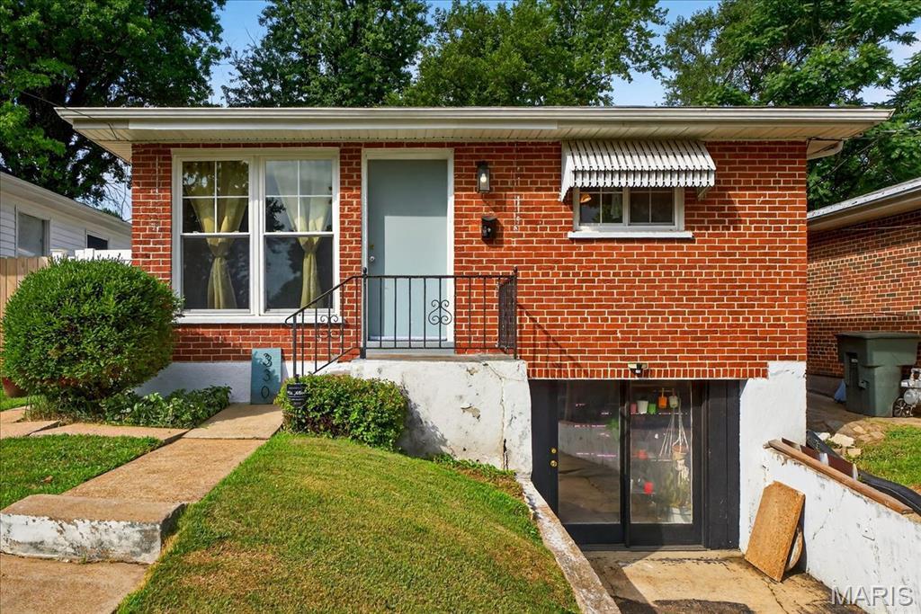 Property Photo: 330 Hurck Street MO 63111