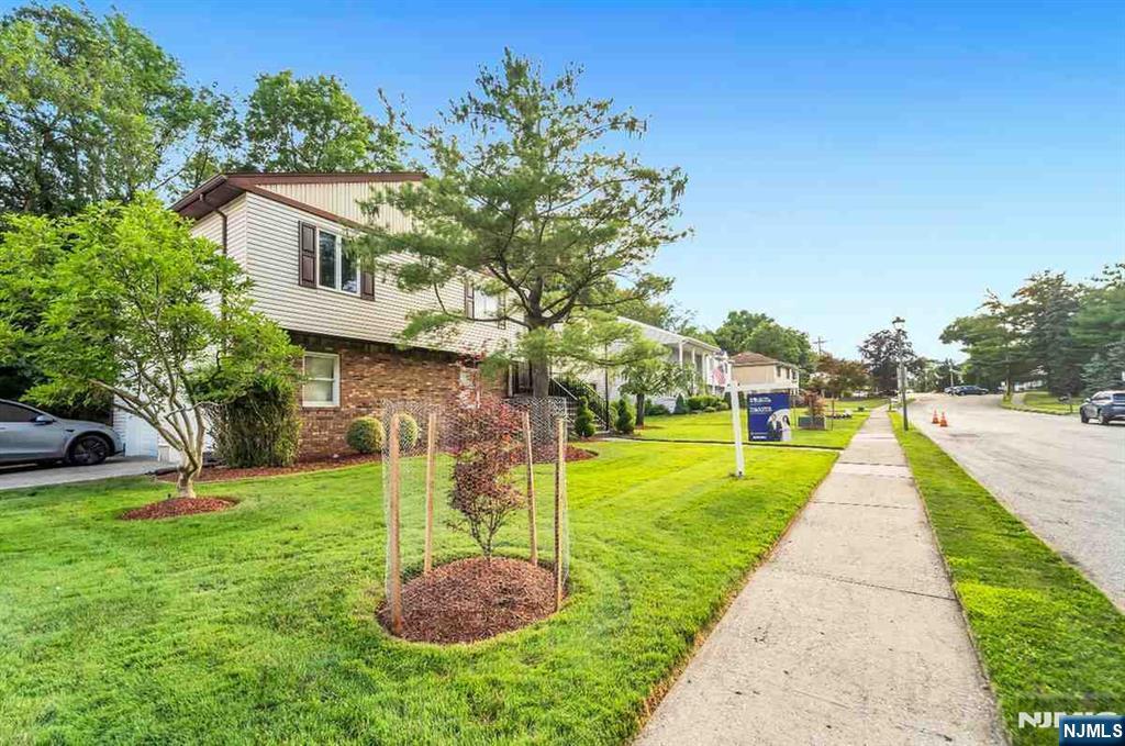 Property Photo: 6 Gateway Court NJ 07463