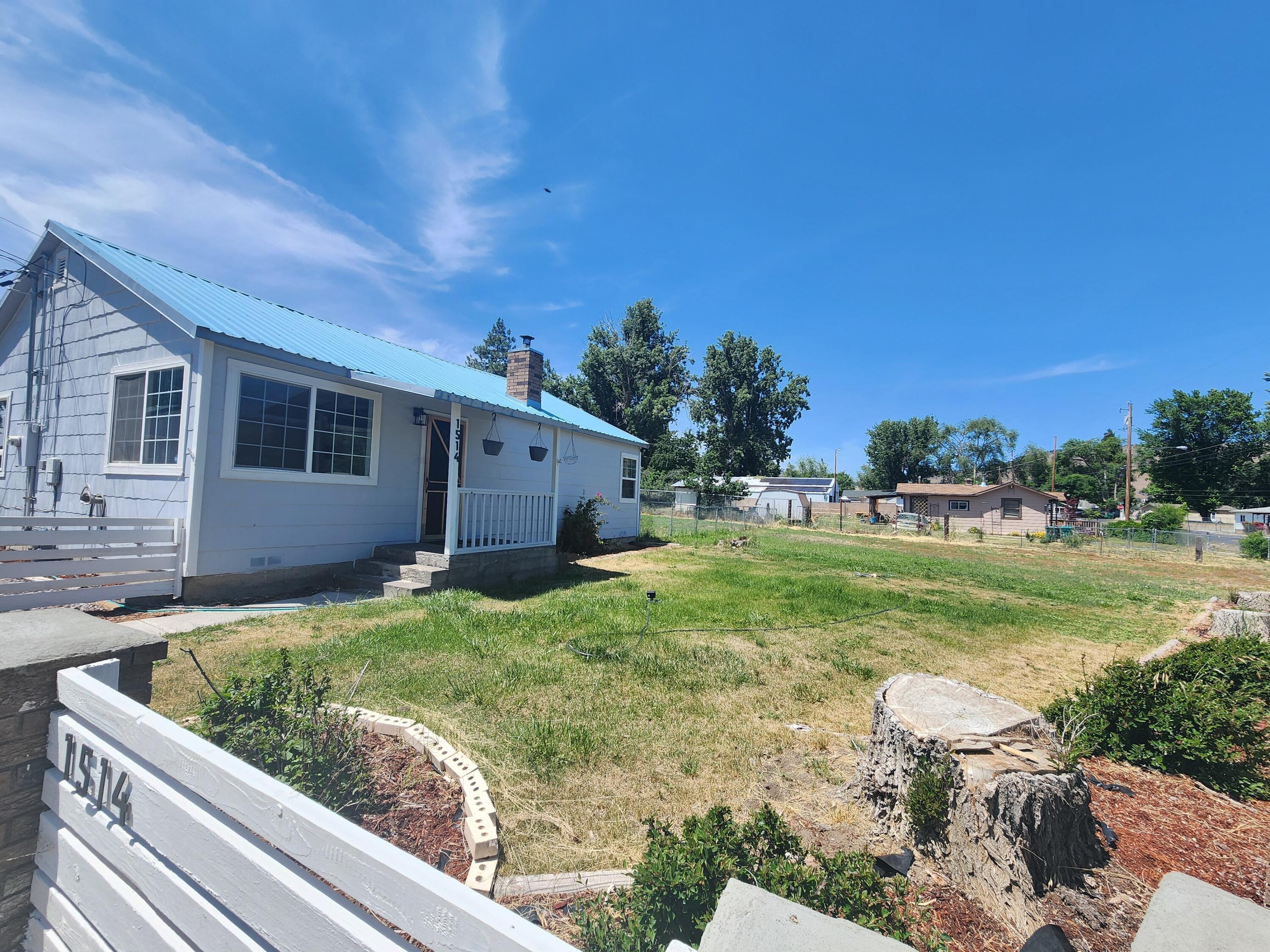 Property Photo: 1514 Etna Street OR 97603