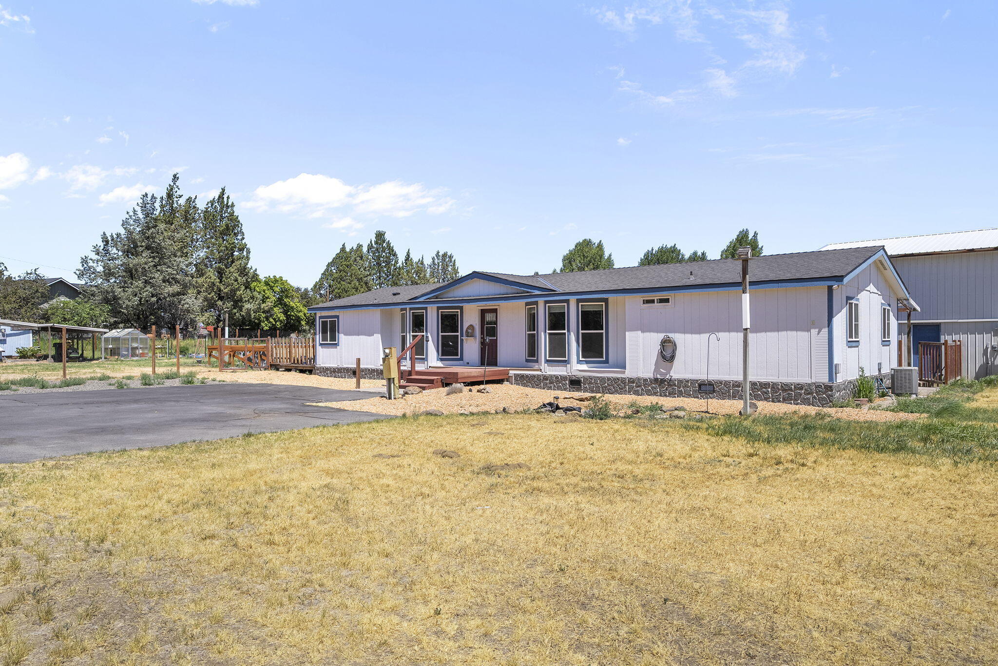 Property Photo: 64960 Hunnell Road OR 97703