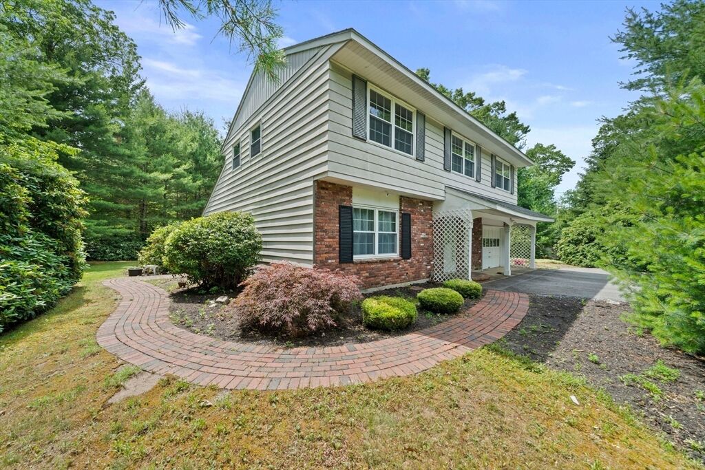 Property Photo: 71 Candlewick Close MA 02332