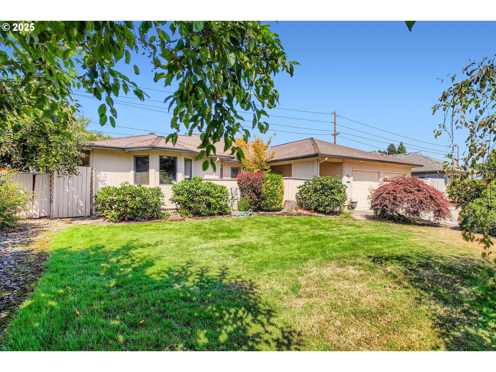 Property Photo:  1597 NE Greensword Dr  OR 97124