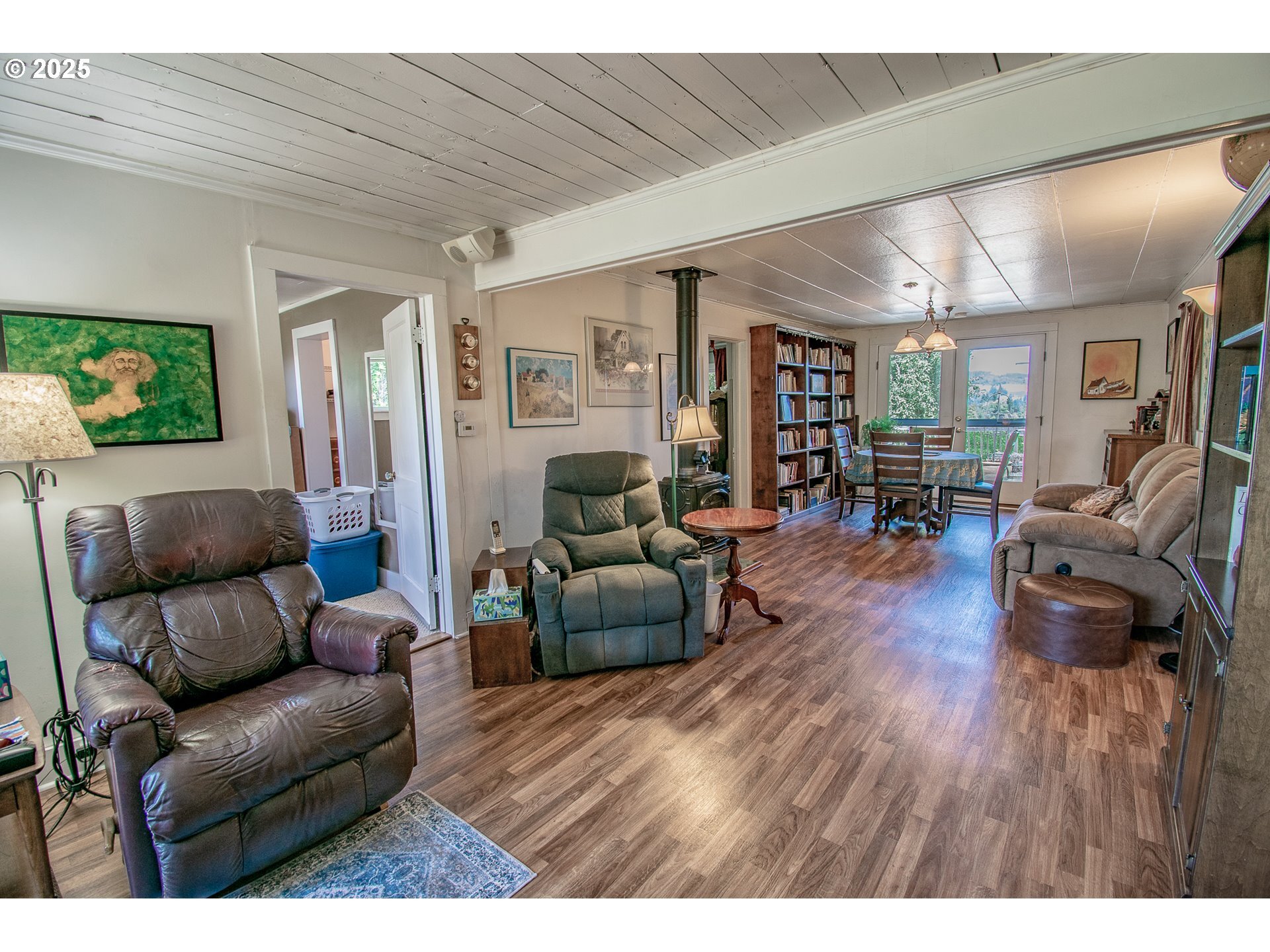 Property Photo: 1130 Cooper Ave OR 97424