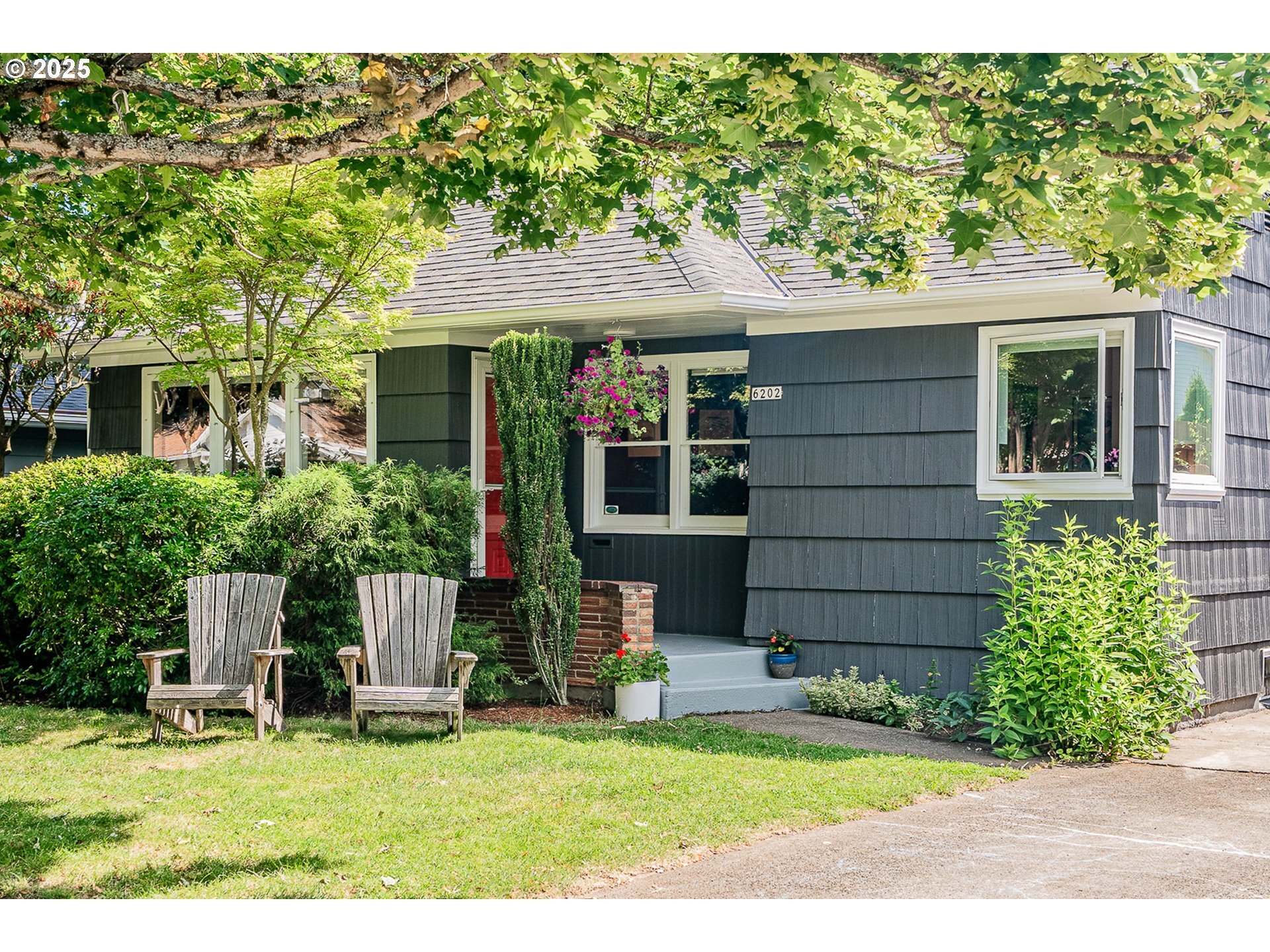 Property Photo: 6202 NE 35th Pl OR 97211