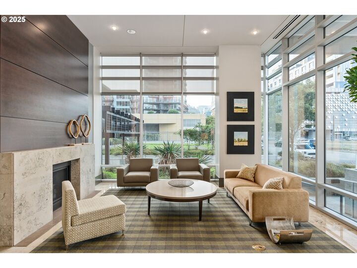 Property Photo: 836 S Curry St 902 OR 97239