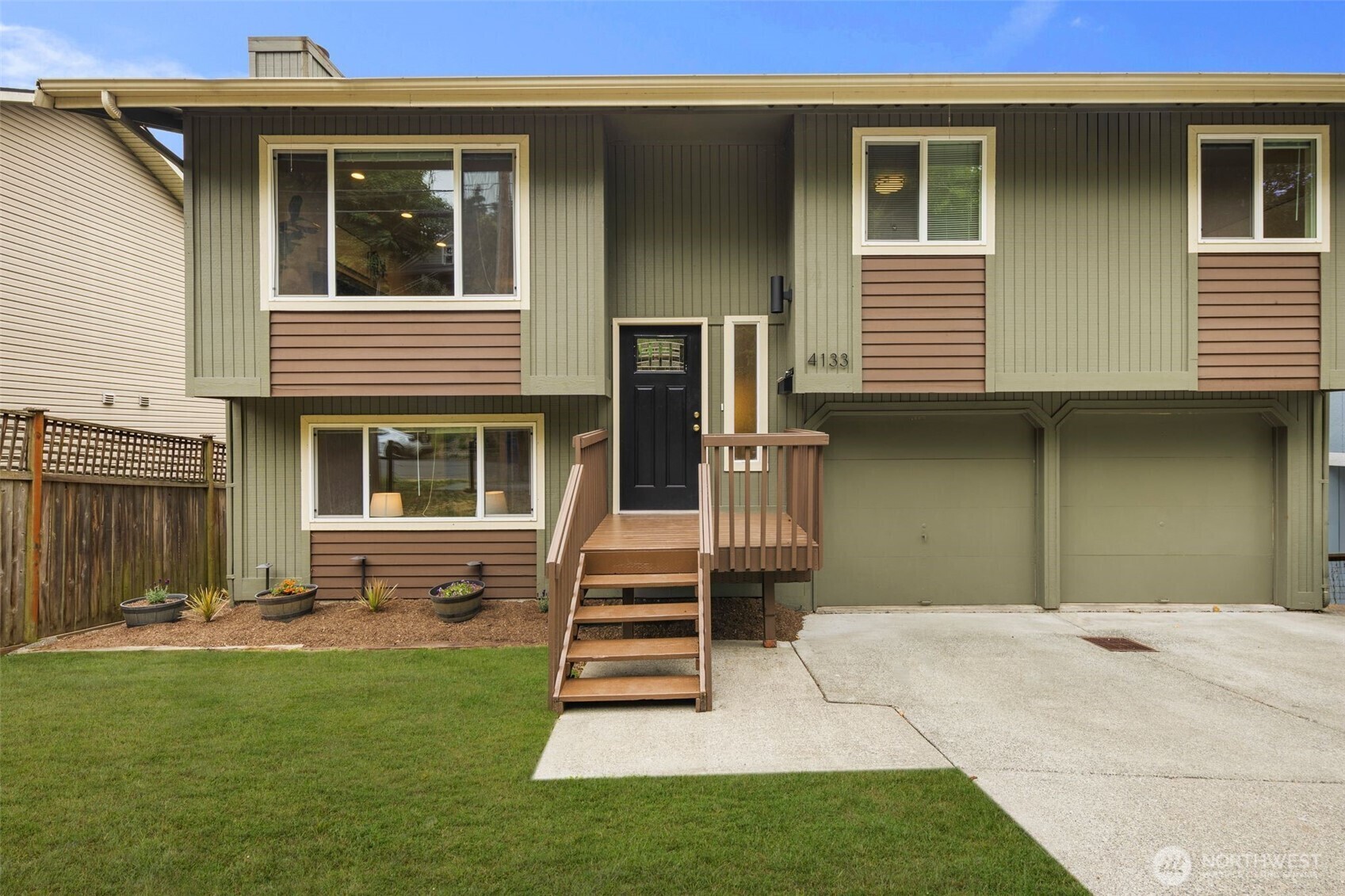4133  23rd Avenue SW  Seattle WA 98106 photo