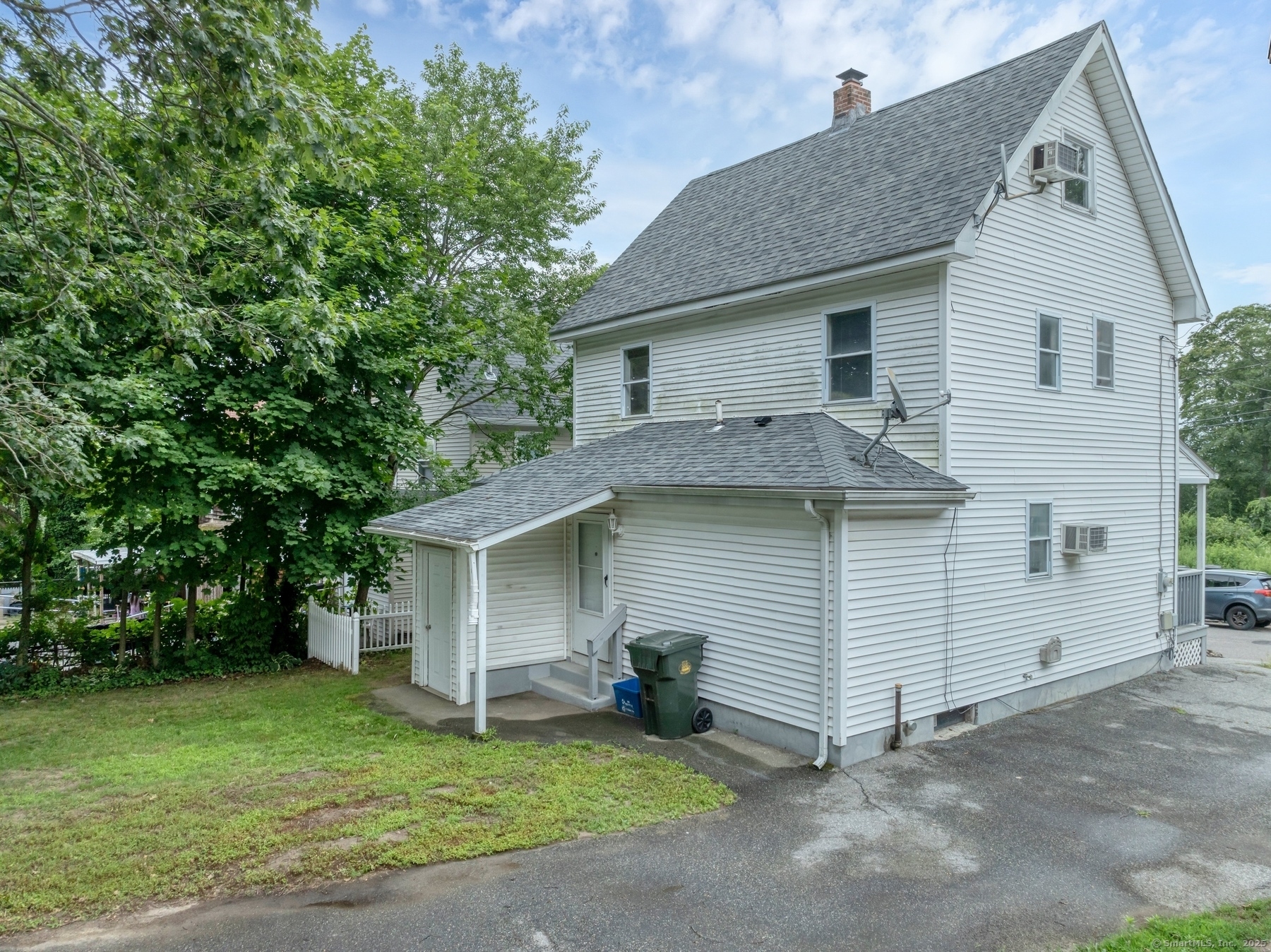 Property Photo:  17 Walden Avenue  CT 06320 