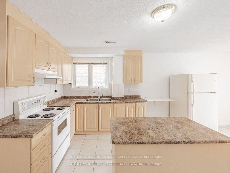 Property Photo: 140 Yuile Court Ground ON L6Y 5J6
