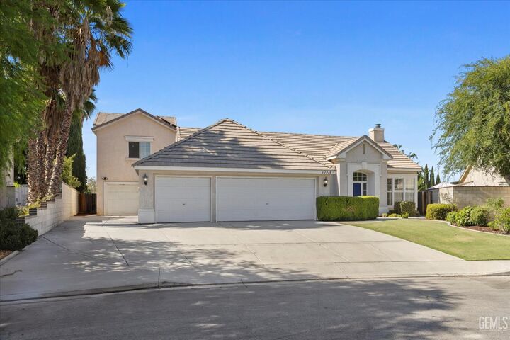 Property Photo:  10318 Roehampton Avenue  CA 93312 