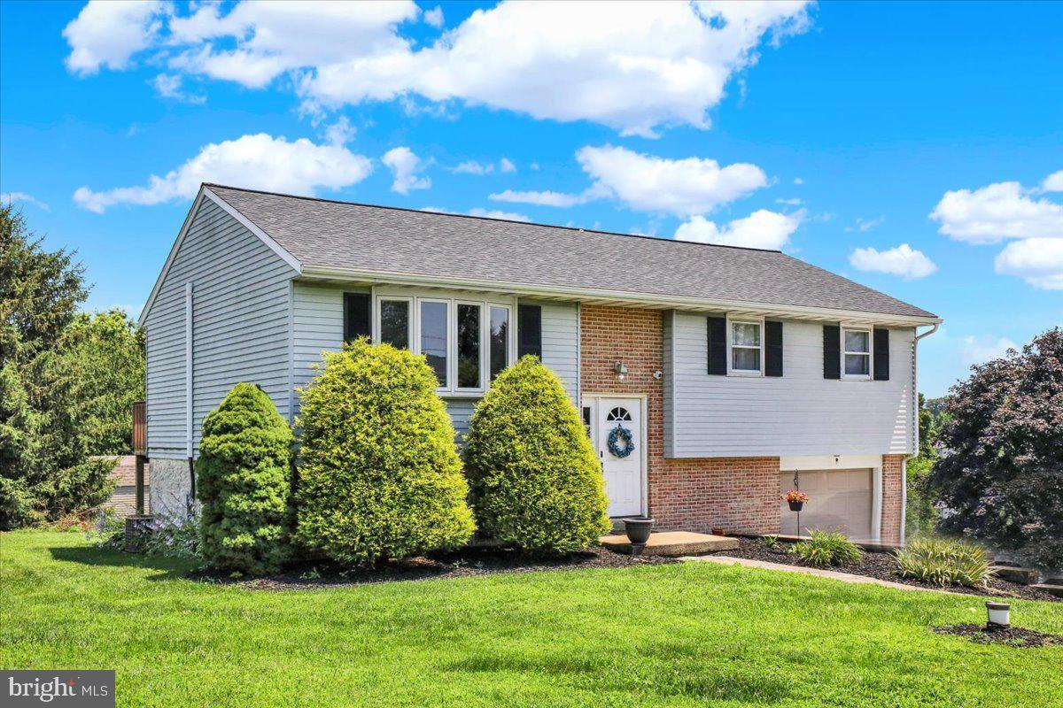 Property Photo: 73 Sleepy Hollow Road PA 17543