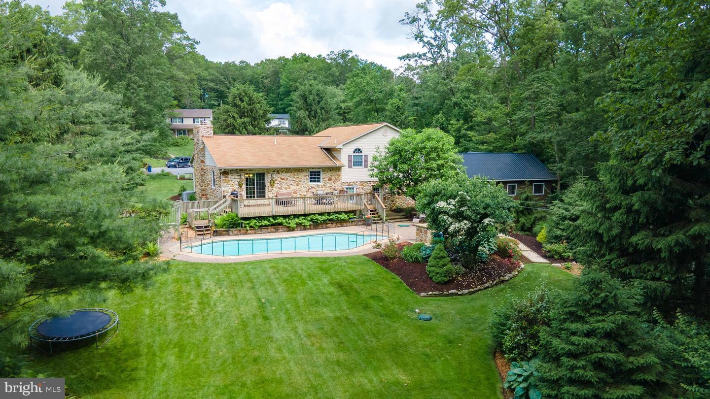 5210 Honeysuckle Lane  New Holland PA 17557 photo