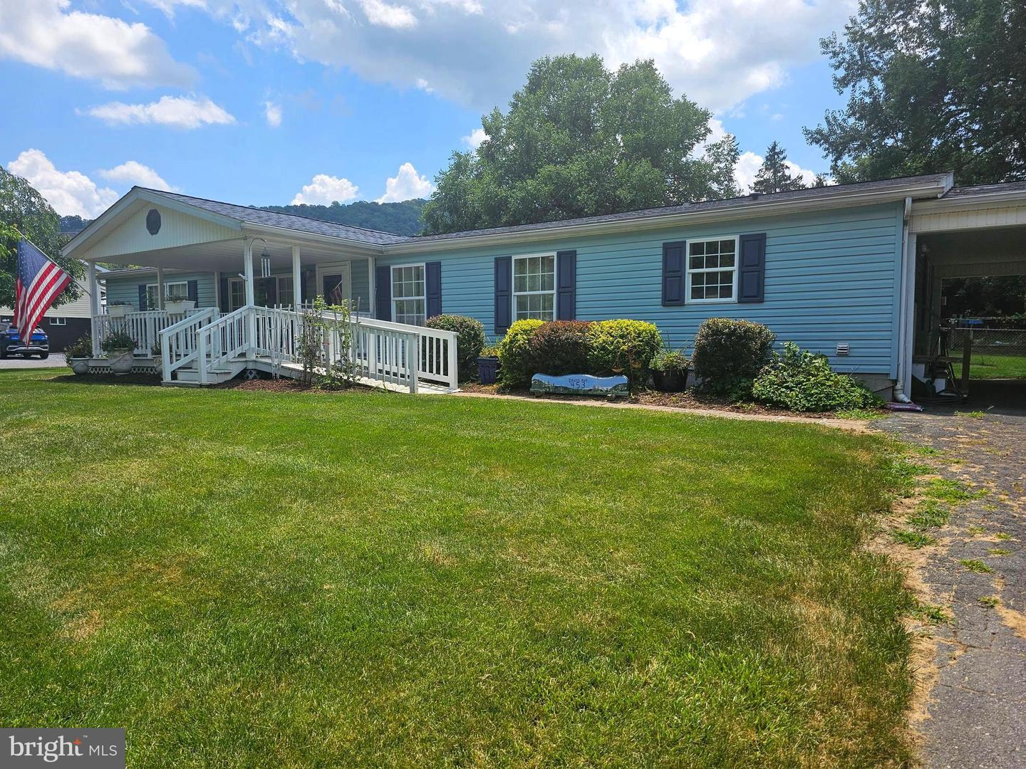 Property Photo: 453 Davis Avenue WV 26753