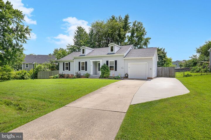 Property Photo: 10813 Bent Tree Drive VA 22407