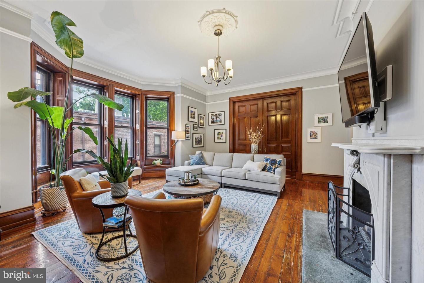 Property Photo: 1911 Green Street 5 PA 19130