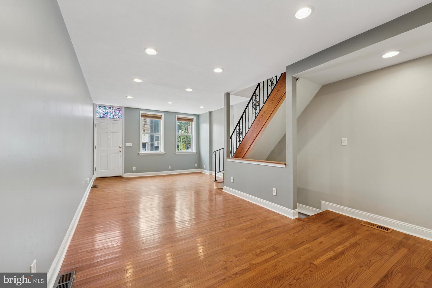 Property Photo:  701 Sigel Street  PA 19148 