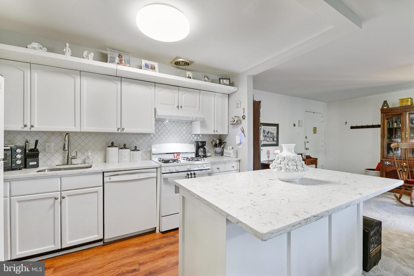 Property Photo: 204 Victor Parkway E 204E MD 21403