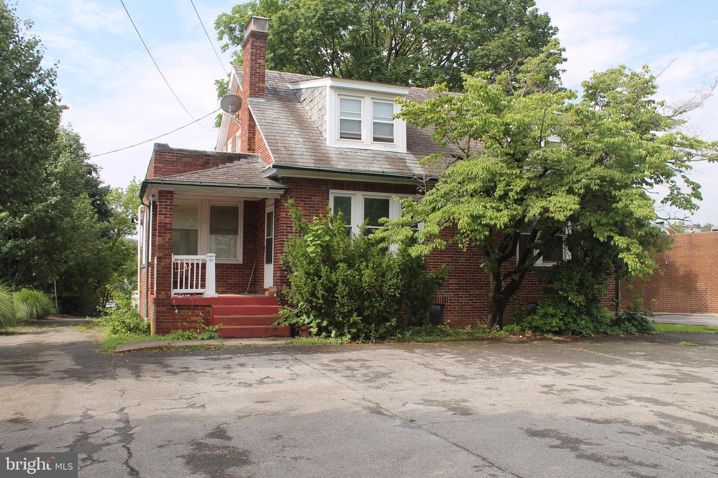 1922 Columbia Avenue  Lancaster PA 17603 photo
