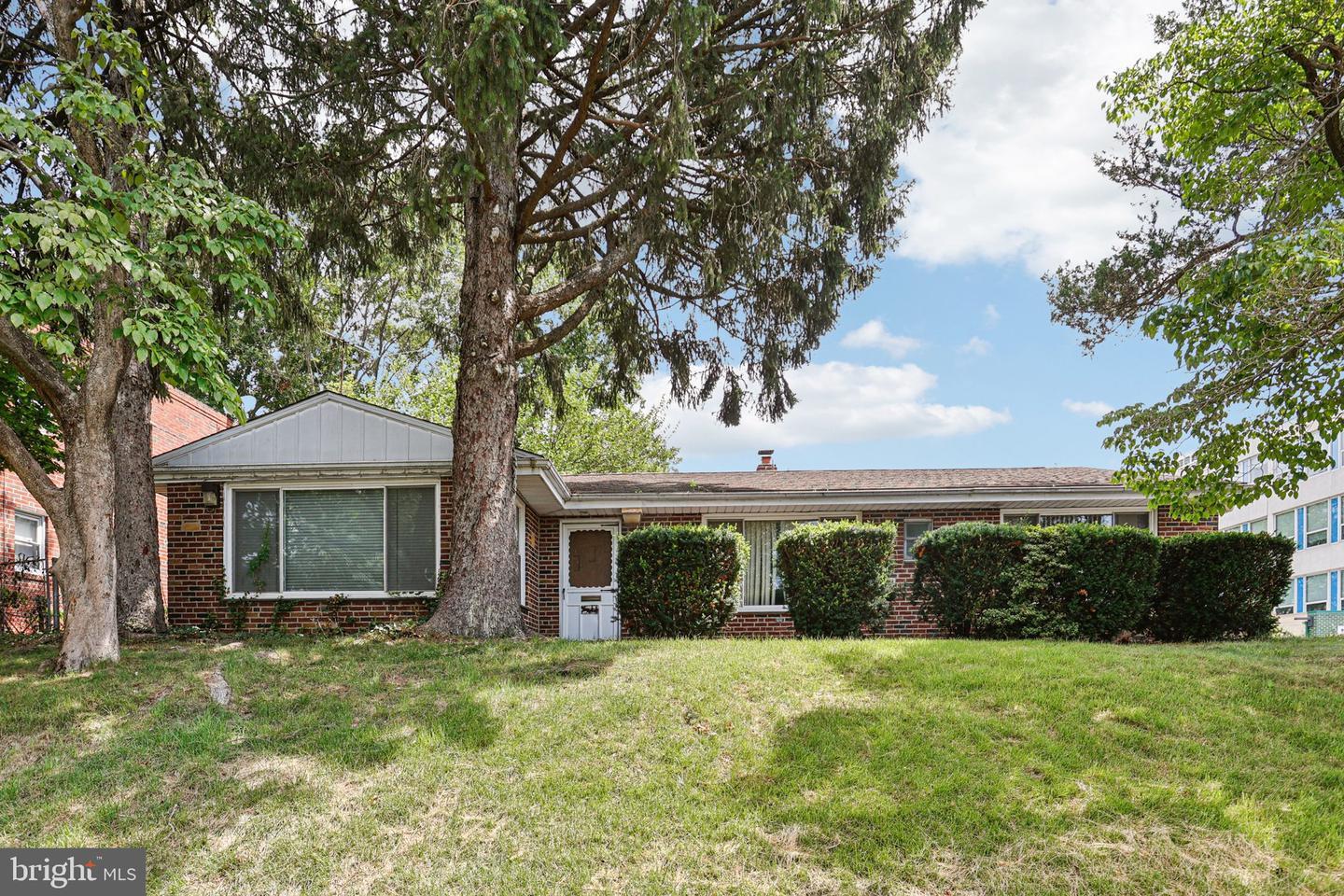 Property Photo:  1925 Emerson Street  PA 19152 