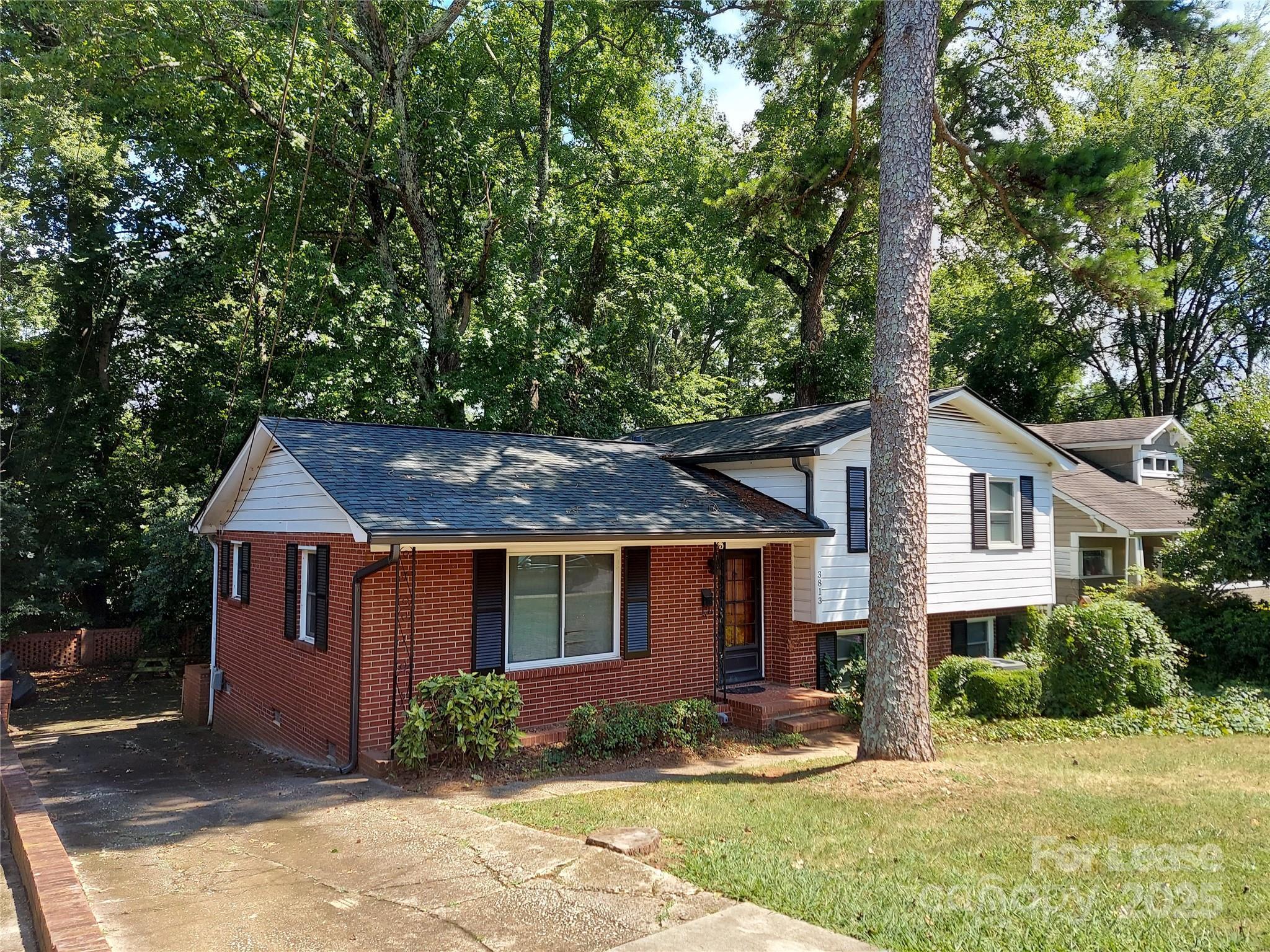 Property Photo: 3813 Selwyn Avenue NC 28209