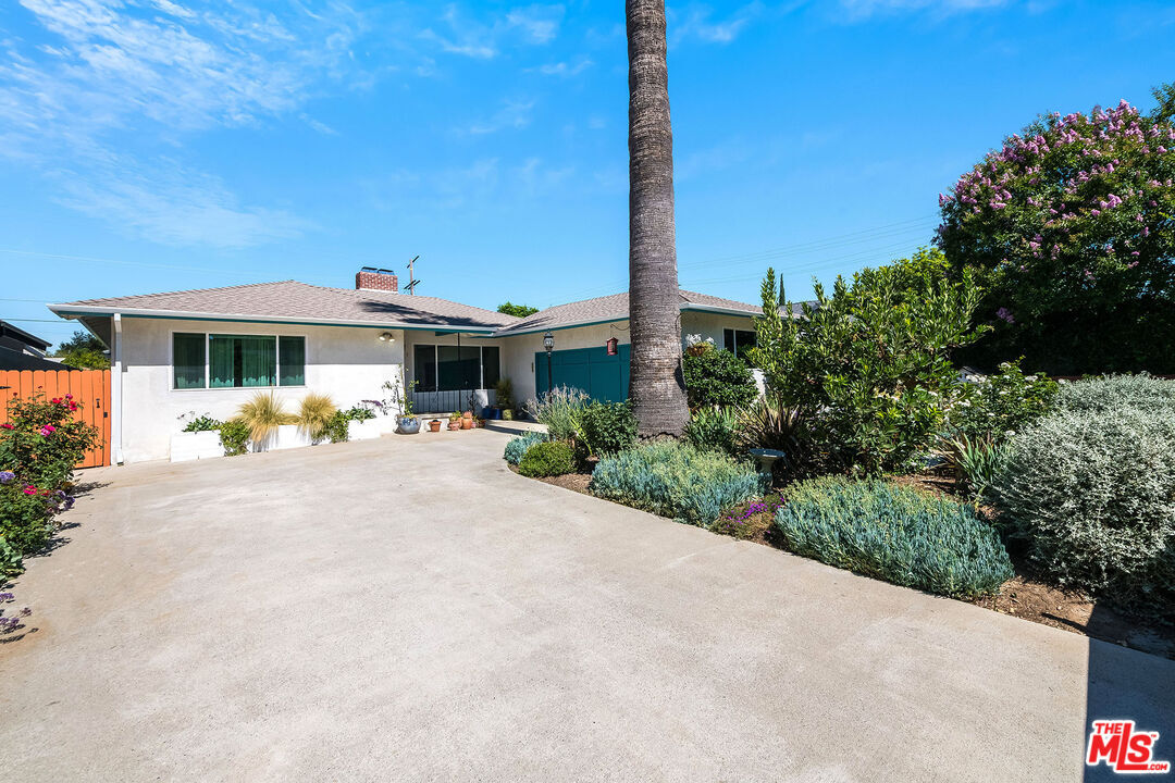 Property Photo:  5651 Mammoth Ave  CA 91401 