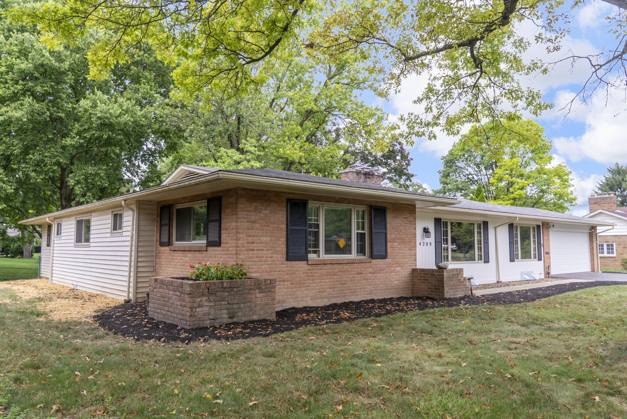 Property Photo: 4289 Shelbourne Lane OH 43220