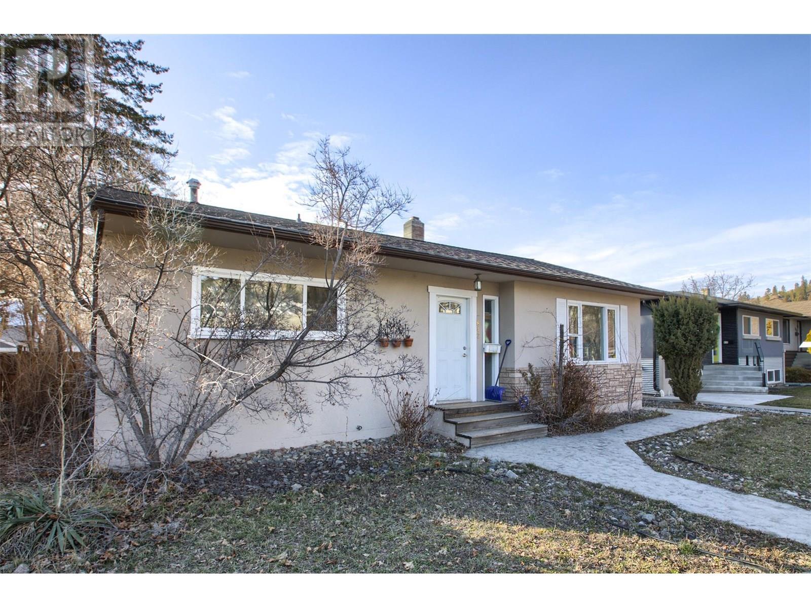 Property Photo: 842 Walrod Street BC V1Y 2S3