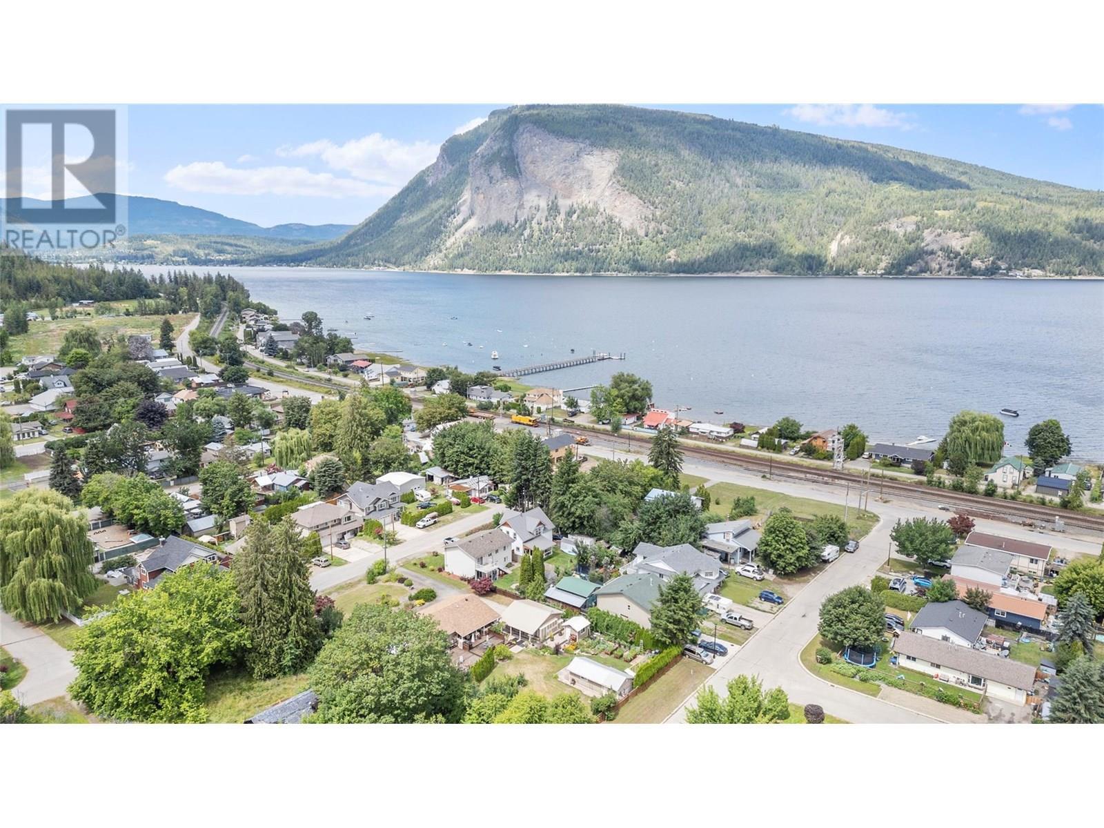 Photo de la propriété: 7250 52 Street Northeast BC V0E 1K0