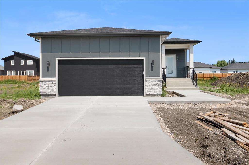 Property Photo:  119 Oshanski Place  MB R4A 0H6 