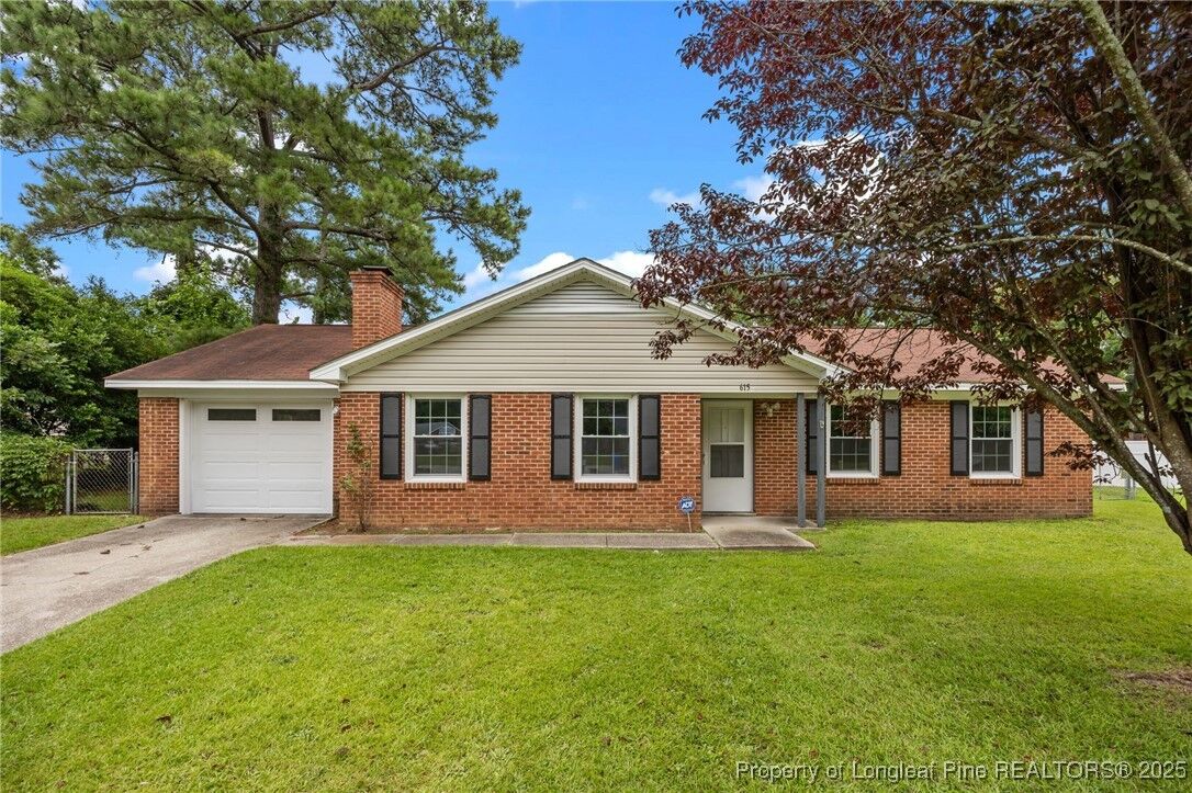 Property Photo: 615 Wallingford Court NC 28314