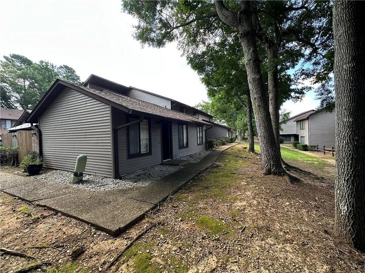 Property Photo: 2718 Flintlock Place GA 30106