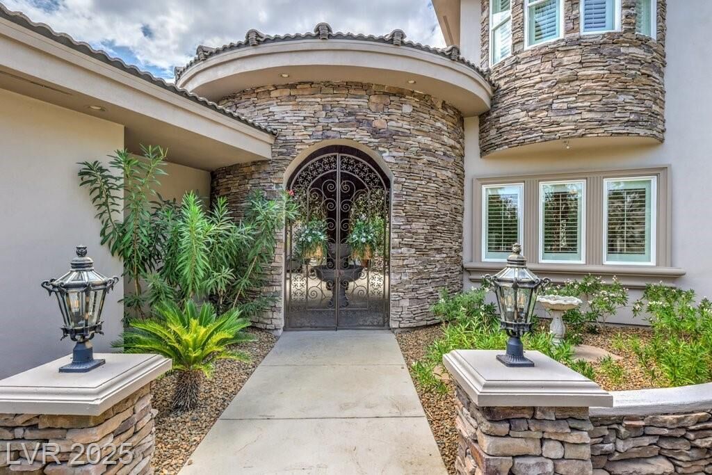 Property Photo:  2265 Coral Ridge Avenue  NV 89052 