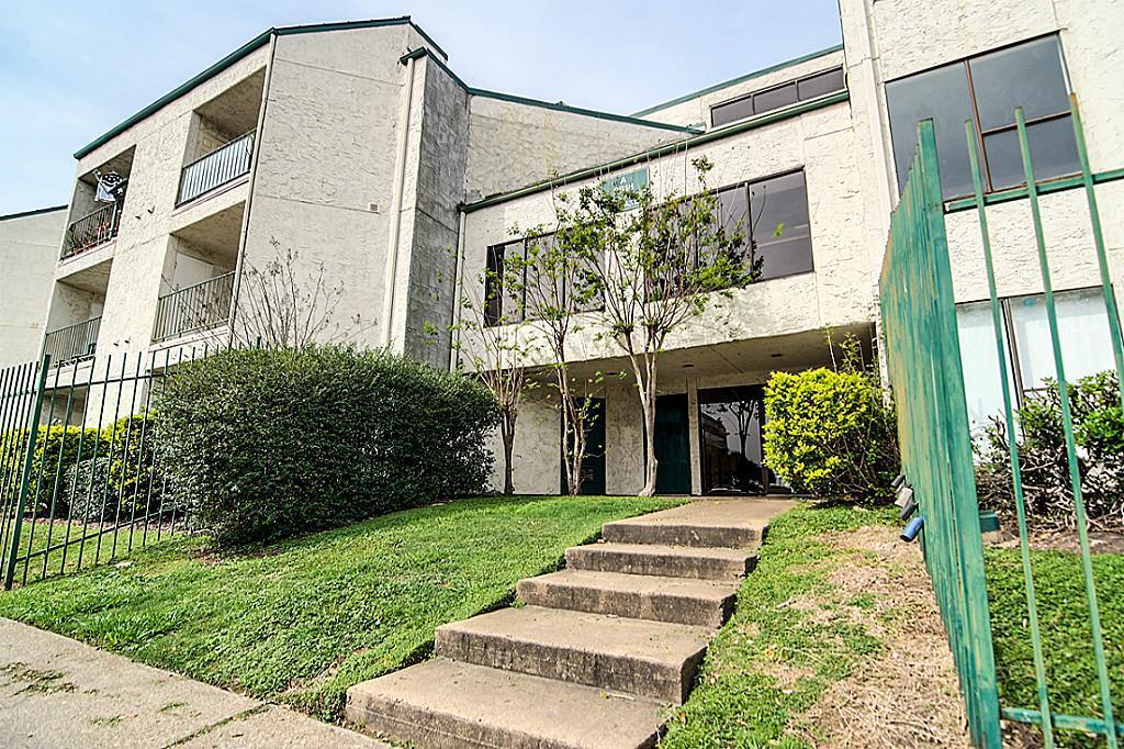 Property Photo: 2818 S Bartell Drive 312 TX 77054