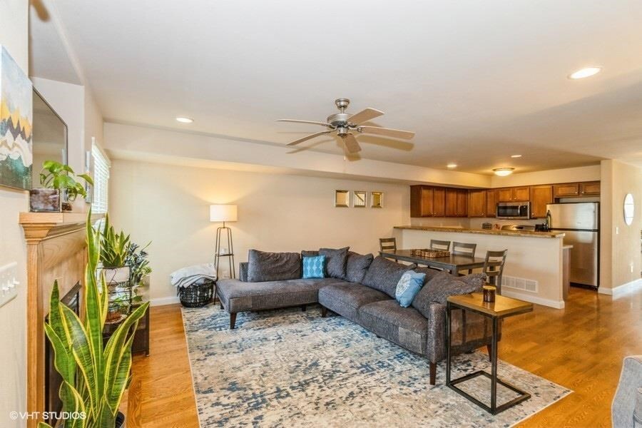 Property Photo: 208 Broadmoor Ln IA 52245