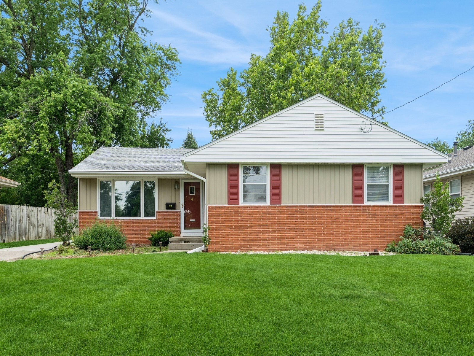Property Photo: 2117 Prospect Avenue IA 50265