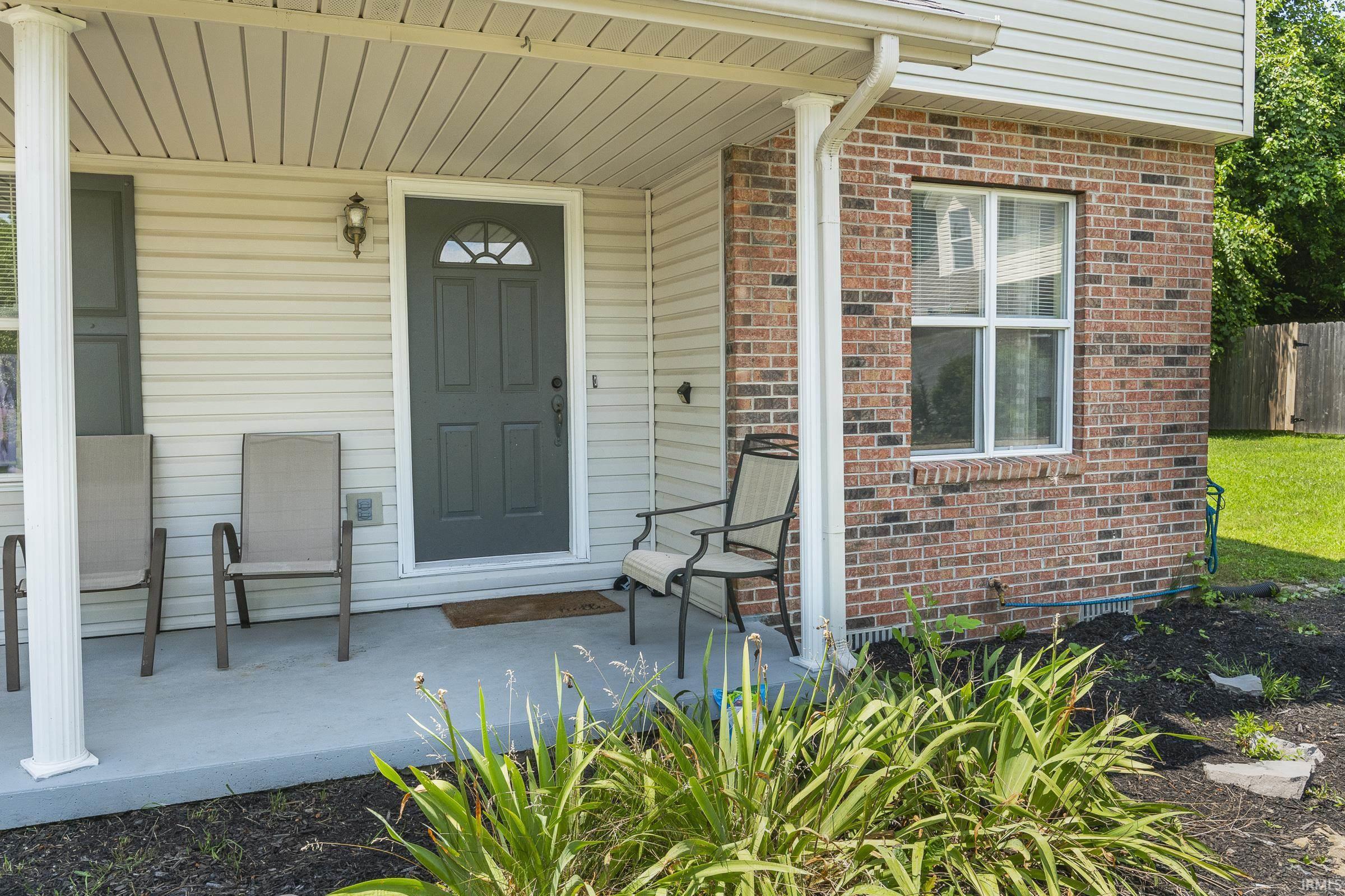 Property Photo:  1005 E Erin Court  IN 47401 