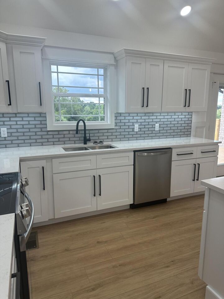 Property Photo:  195 Carriage Court  KY 42503 