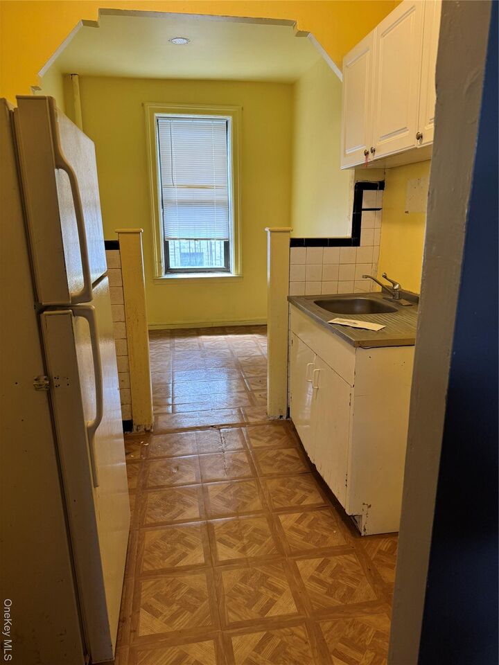 Property Photo:  2922 Barnes Ave 3A  NY 10467 