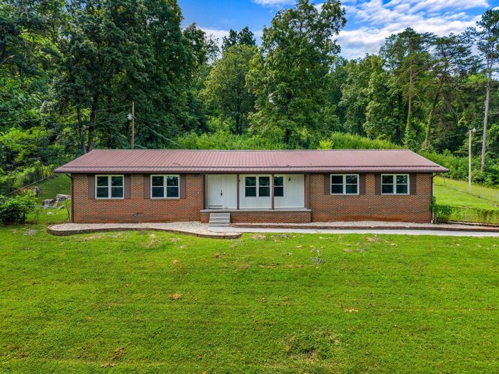 Property Photo: 221 Greer Lane Lane TN 37879