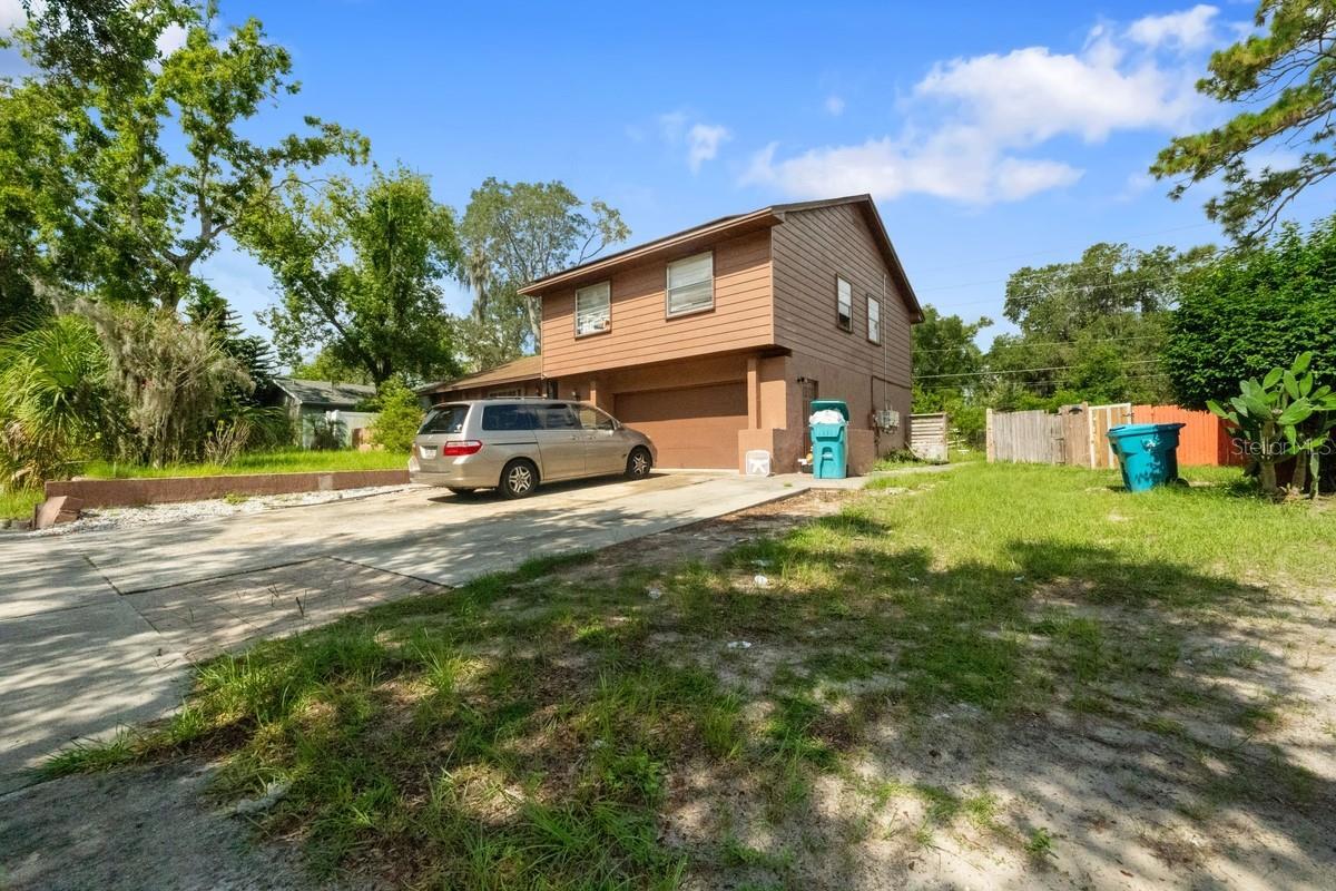 Property Photo: 4100 Rose Petal Lane FL 32808