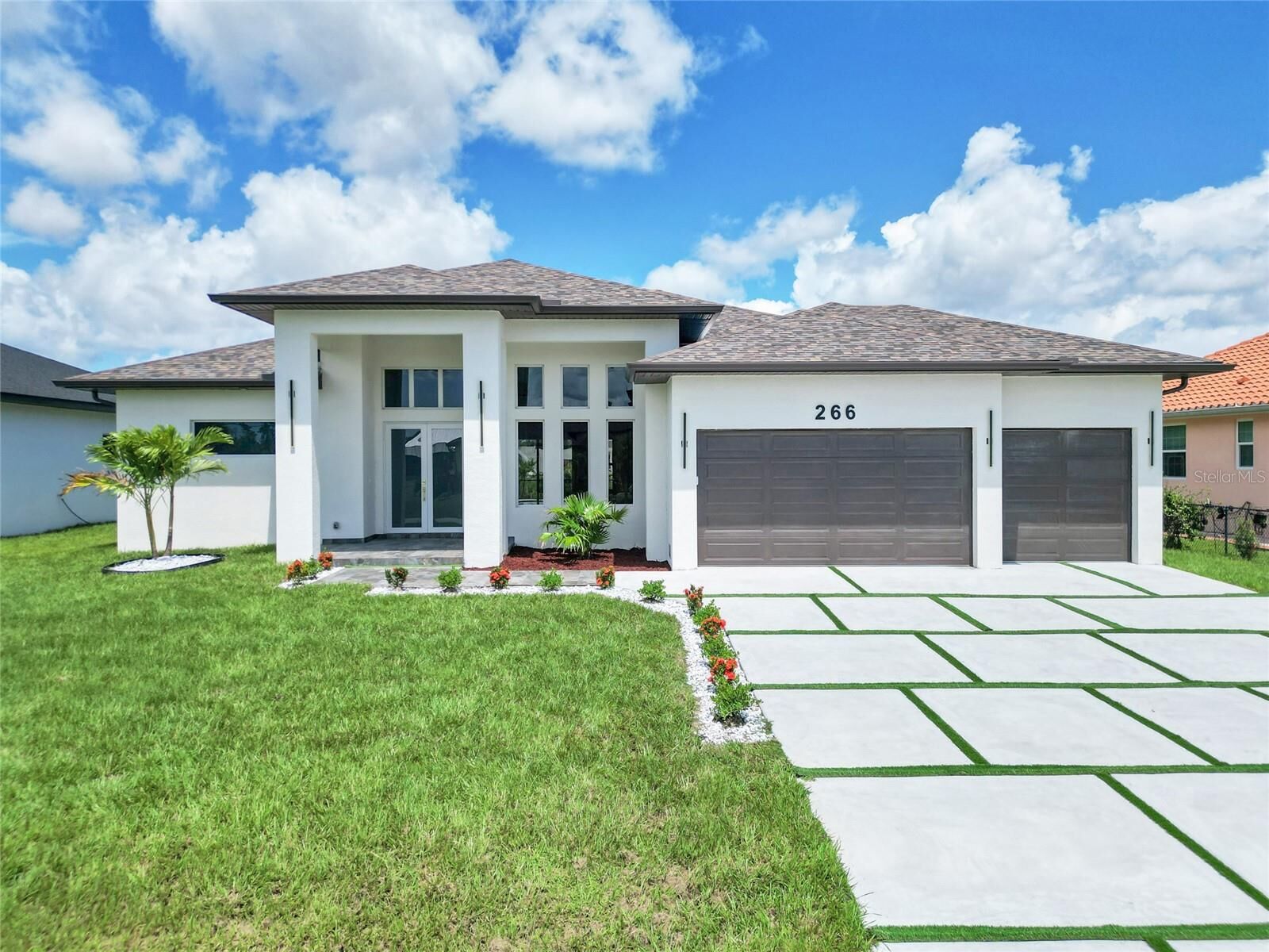 Property Photo:  266 W Pine Valley Lane  FL 33947 
