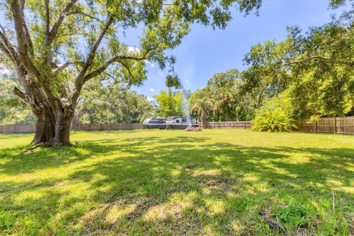 Property Photo:  2503 W Lake Drive  FL 33598 