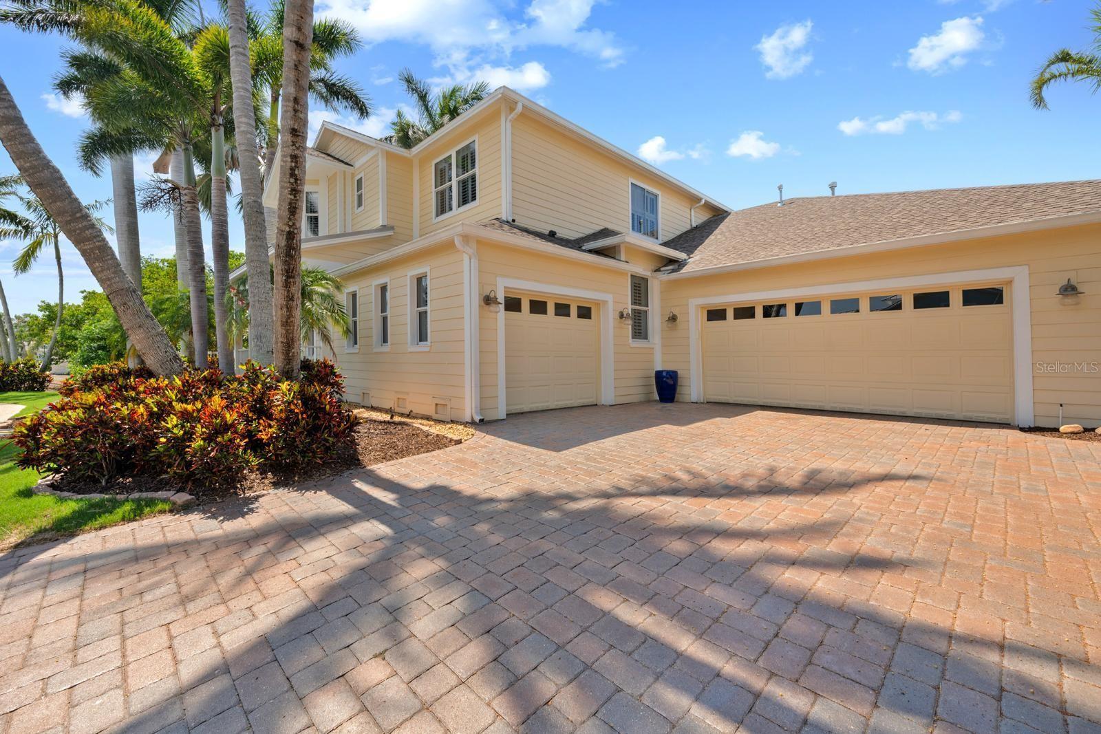 Property Photo: 703 Islebay Drive FL 33572
