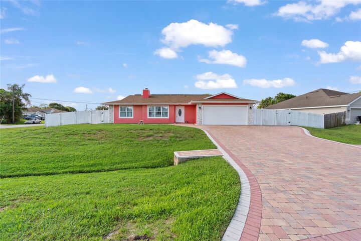 Property Photo: 402 SW Seaflower Terrace FL 34984