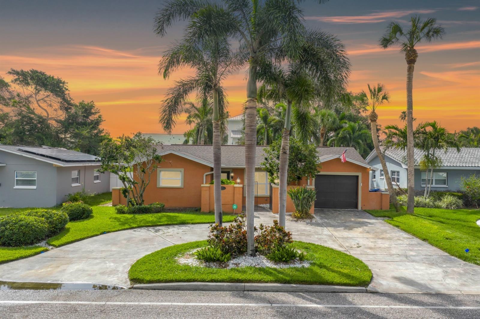 Property Photo: 4037 Overlook Drive NE FL 33703